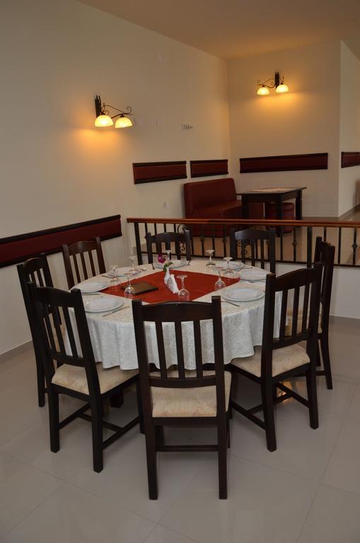 Hotel Restaurant La Conac Botiz Exterior foto