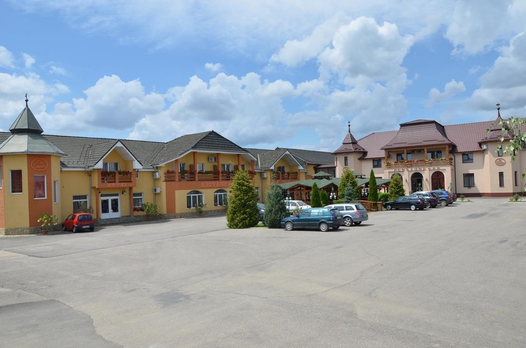 Hotel Restaurant La Conac Botiz Exterior foto
